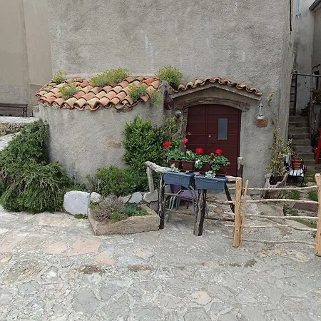 Hobbit House * Lubenice