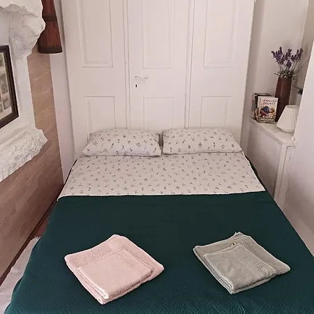 Hobbit House * Lubenice