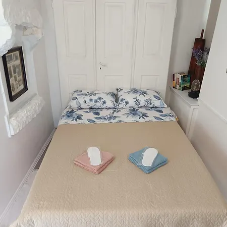 Apartment Hobbit House *