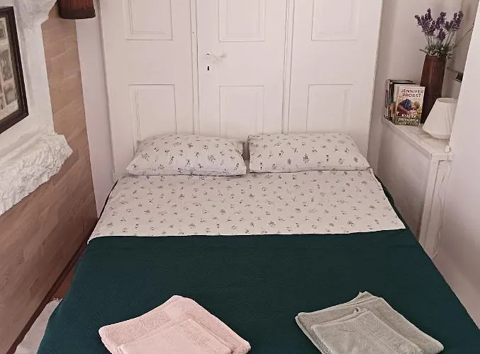 Hobbit House * Lubenice